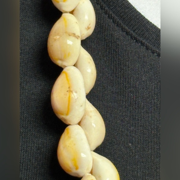 Vintage Double Cowrie Shell Necklace Hawaiian Wedding Lei 17.5 in. - Picture 2 of 13